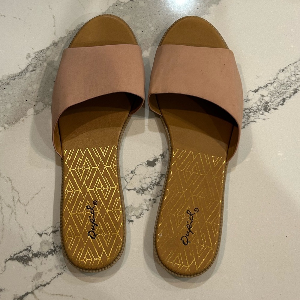 BNWOT Size 10 vegan leather slides.
